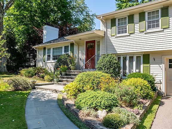 3rd image of 365 Dover Rd