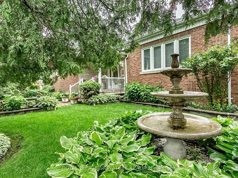 2 Hillcrest Dr — Photo 1