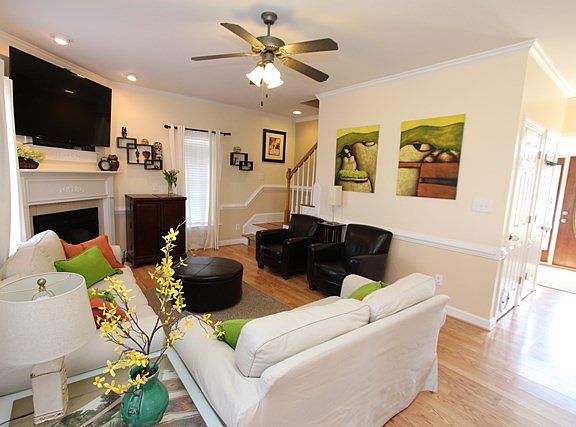 3rd image of 105 Davelin Pl