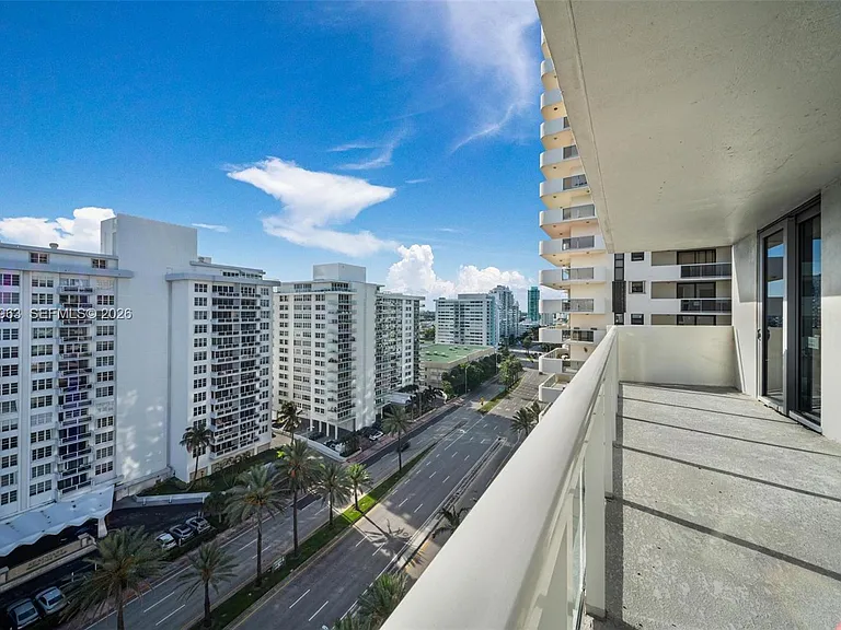 5701 Collins Ave #1415 — Photo 8