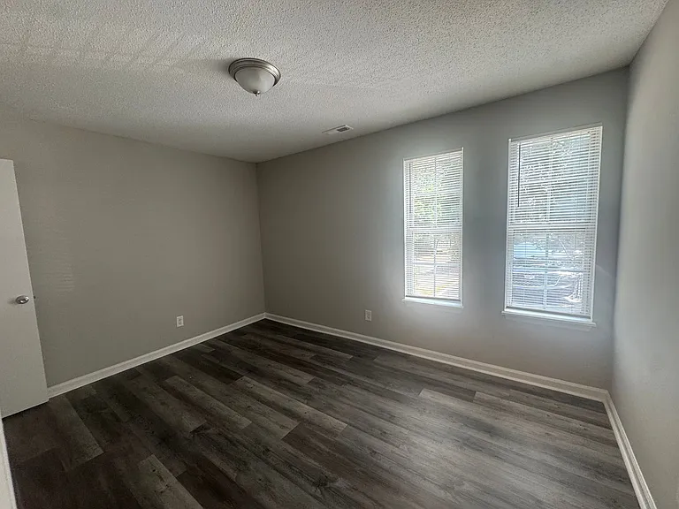 622 Raynor St — Photo 11