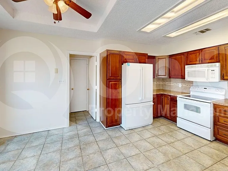 1414 Bogard Ln — Photo 6