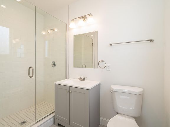 5th image of 172 Gainsborg Ave #1
