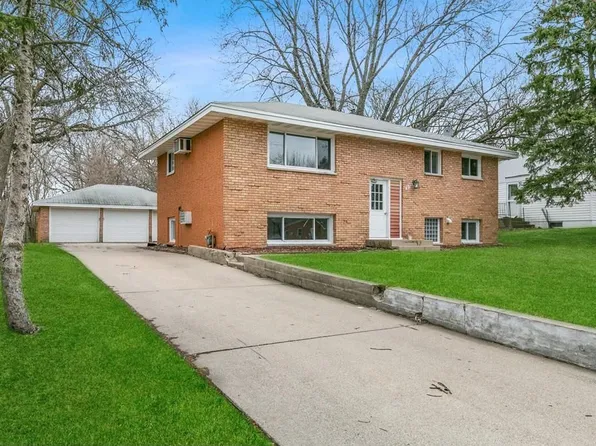49 91st Ln NE, Blaine, MN 55434
