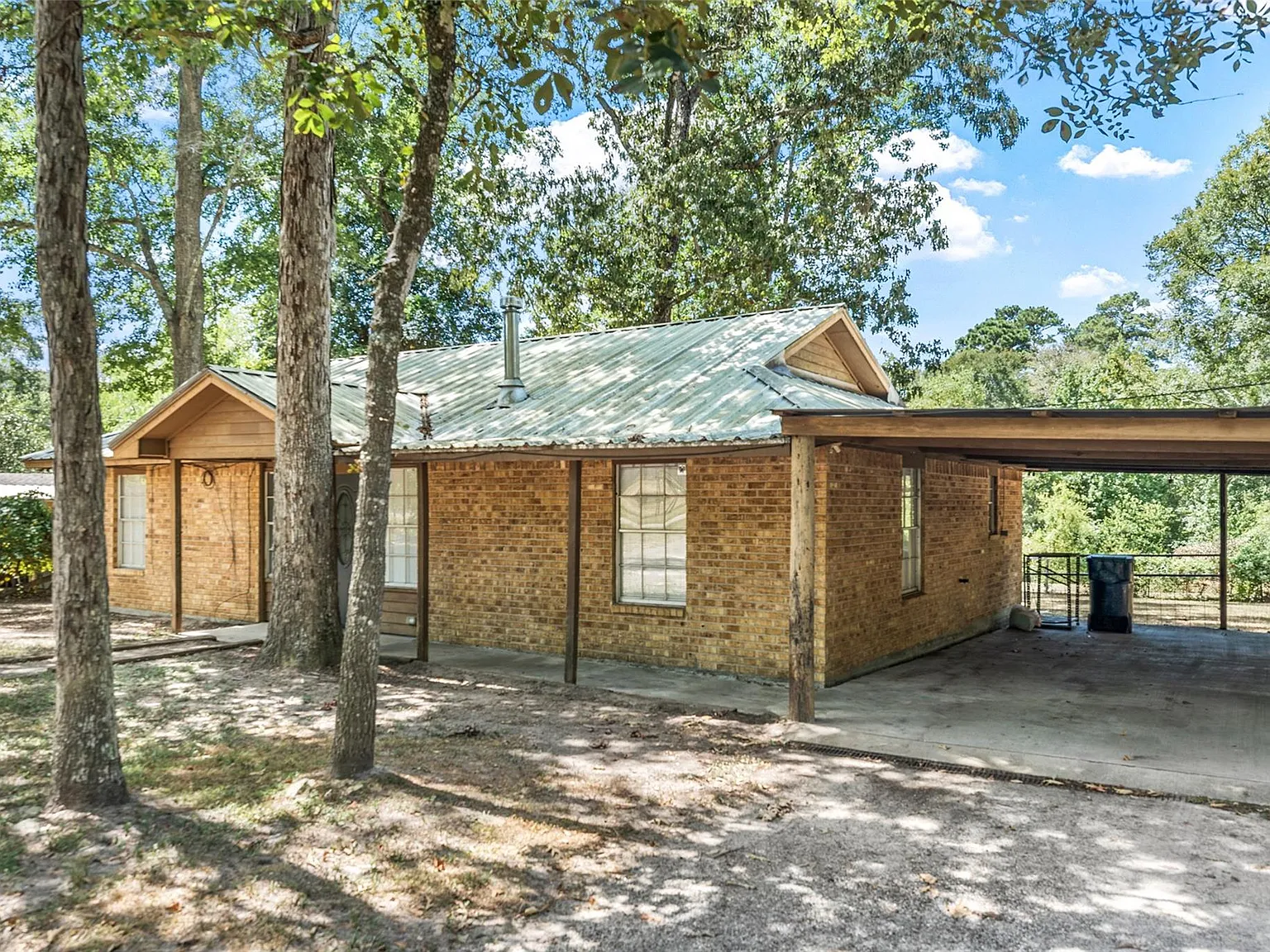 3 bed, 2.0 bath, 1305 sqft, $1,550 — Photo 3