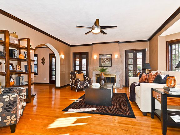 3rd image of 7249 Northmoor Dr