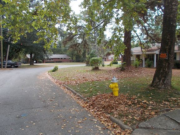 4th image of 828 Byrne Dr