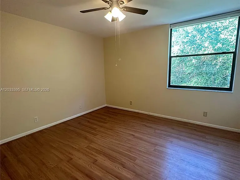 400 Commodore Dr #308 — Photo 9