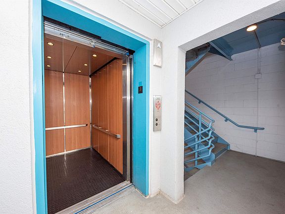 4th image of 938 Wesley Ave #302
