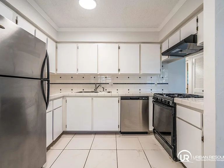 3265 Virginia St #18 — Photo 15