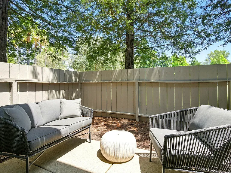 The Grove Luxury Apartments — Photo 41