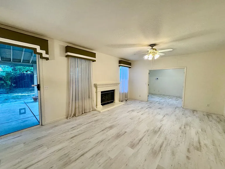 915 Cardoza Rd — Photo 2