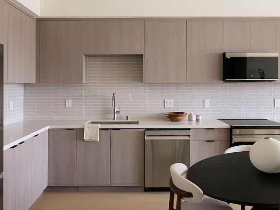 2nd image of 806 N Edinburgh Ave #403