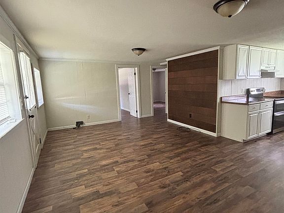 4th image of 212 Broughton Ave