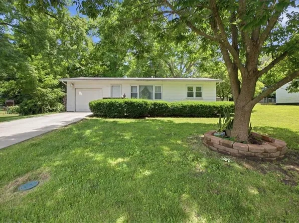 3133 Iowa St, Leavenworth, KS 66048