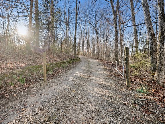 3rd image of 725 Calvert Ridge Rd