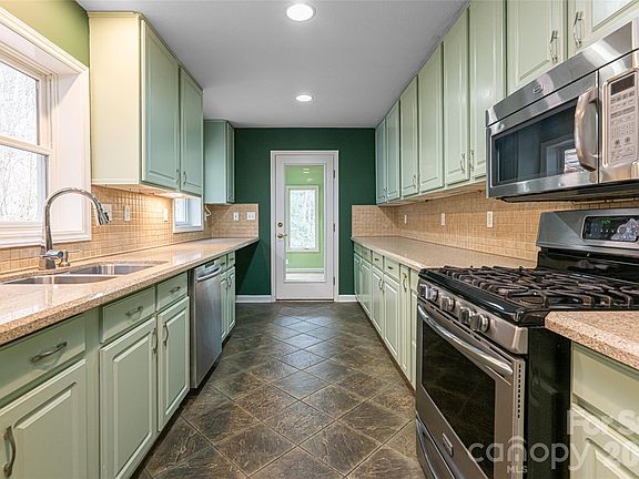 5th image of 31 Timber Park Dr
