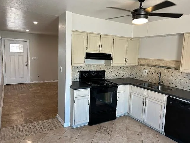 3 bed, 1052 sqft, $2,350 — Photo 3