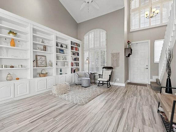 2nd image of 2912 S Port Royale Lane