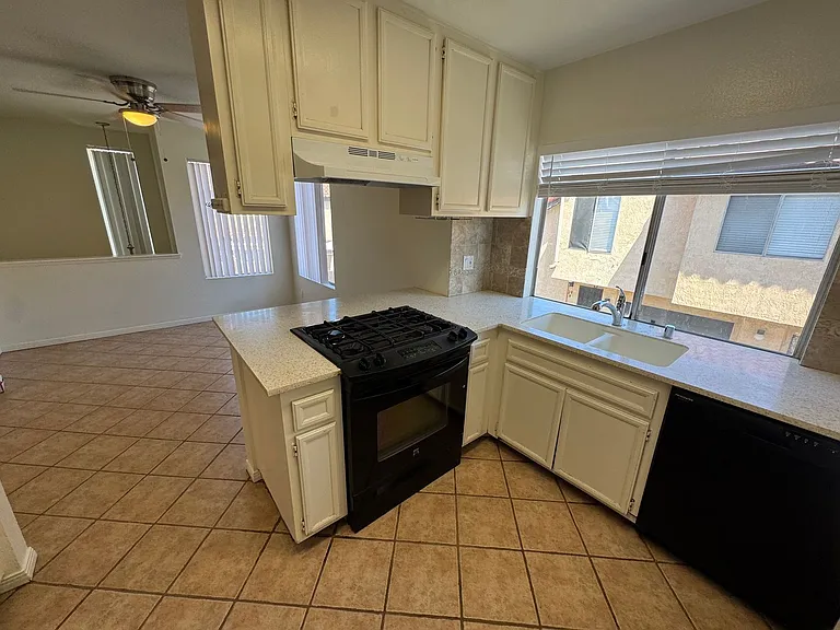 1380 E Washington Ave #38 — Photo 5