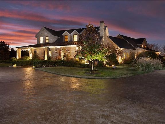 3rd image of 528 Sonoma Cir