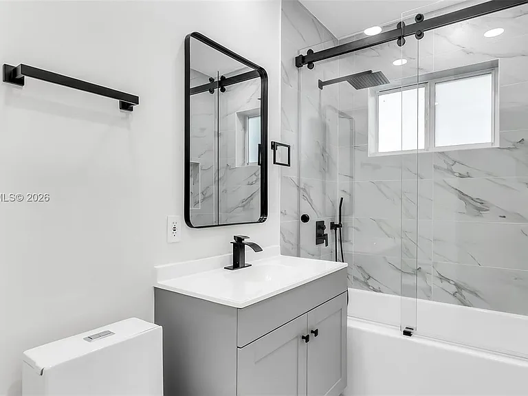 1500 NE 13th Pl — Photo 17