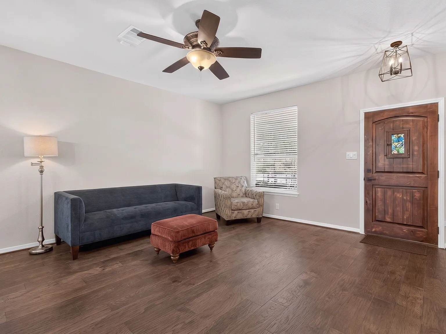 4 bed, 3.5 bath, 2882 sqft, $2,799 — Photo 2