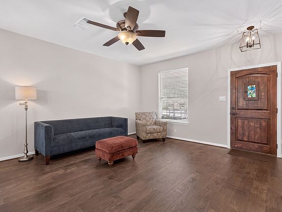 2nd image of 937 Lauren St