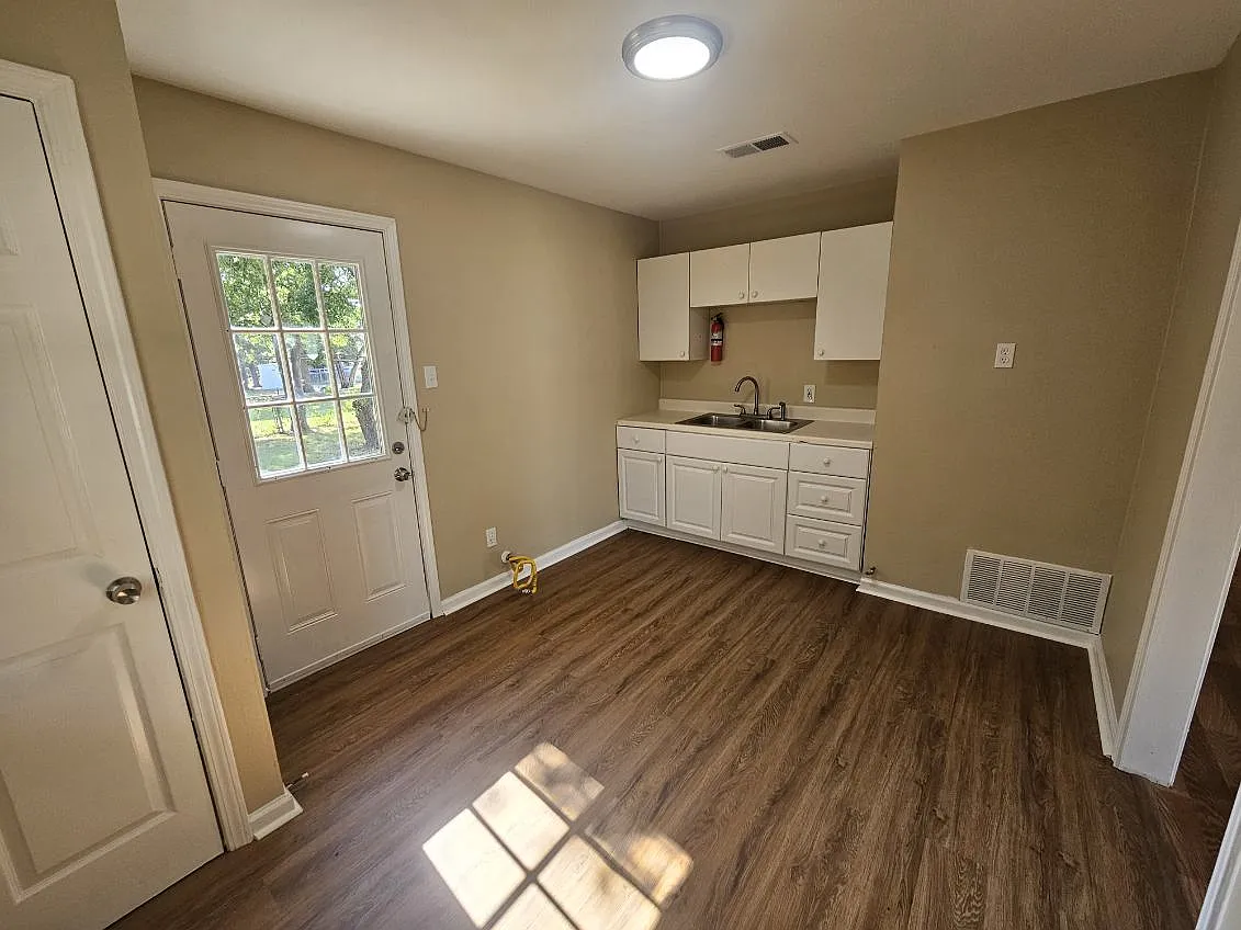 2 bed, 720 sqft, $1,250 — Photo 3