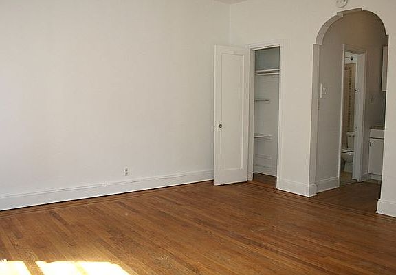 3rd image of 853 Lexington Ave #4B