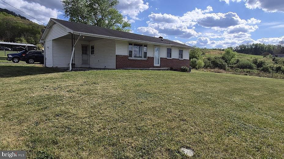 1st image of 70 Greenwood Dr