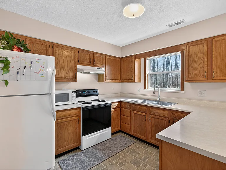 504 Seagraves Ave — Photo 6