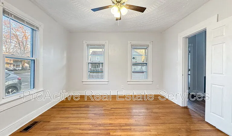 2728 E Virginia Beach Blvd — Photo 2