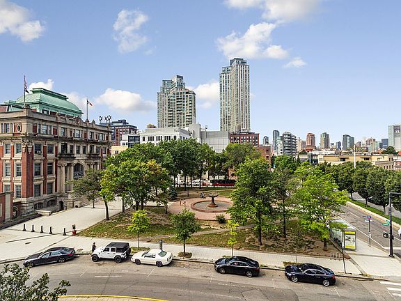 3rd image of 5 Court Sq W #4E