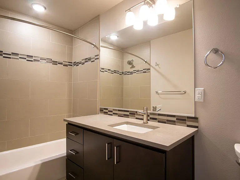2250 NE Glisan St #410 — Photo 11