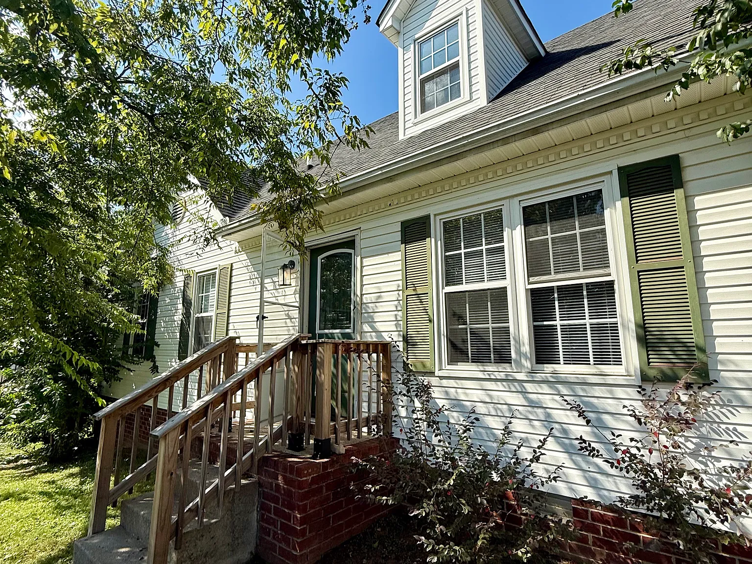 3 bed, 1502 sqft, $2,100 — Photo 1