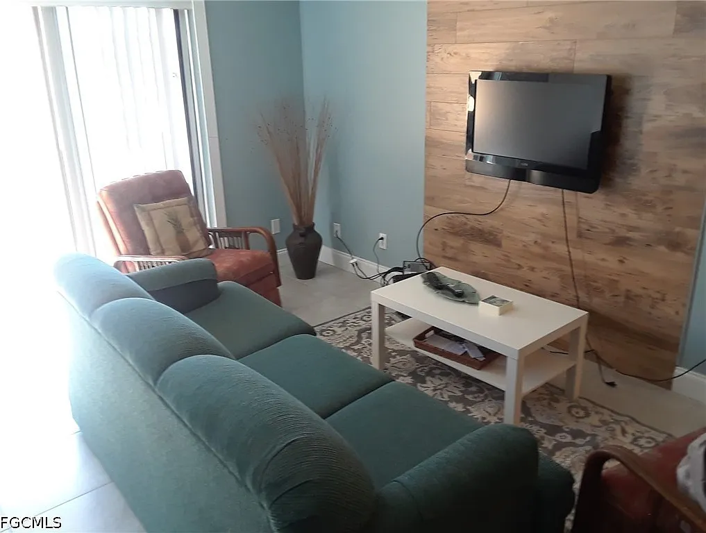2 bed, 2.0 bath, 1018 sqft, $1,400 — Photo 1