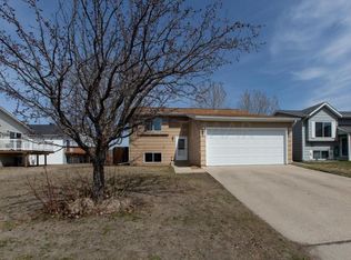 1214 32nd Street Cir S, Moorhead, MN 56560