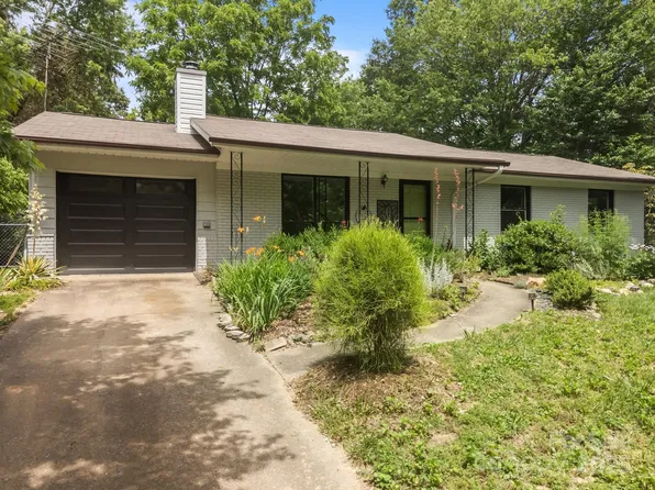 20 Summit Dr, Arden, NC 28704