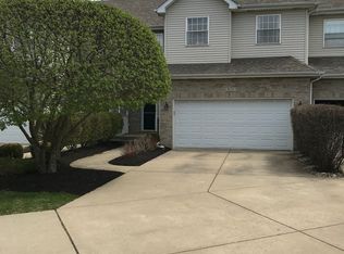 8127 Victoria Pl, Crown Point, IN 46307