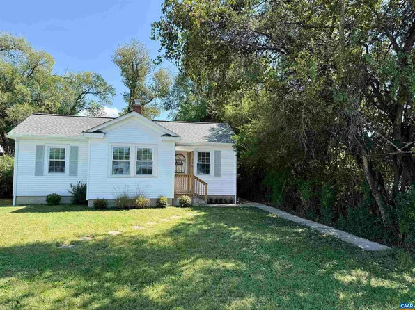 756 Augusta St N, Waynesboro, VA 22980