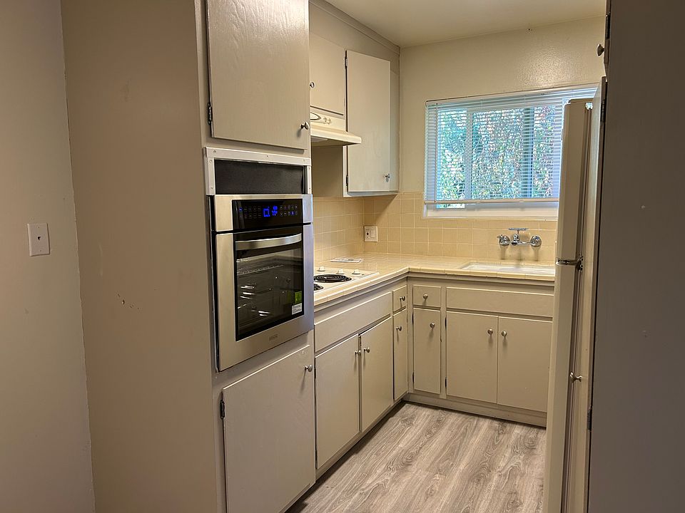 1st image of 200 Towne Ter #10