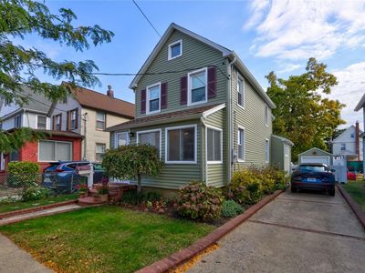 35 Saint Marks Avenue, Rockville Centre, NY, 11570
