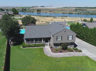 51 Snake River Dr, Burbank, WA 99323