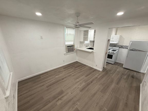 3rd image of 906 H St #B