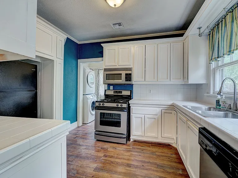 3711 N Military Ave — Photo 9