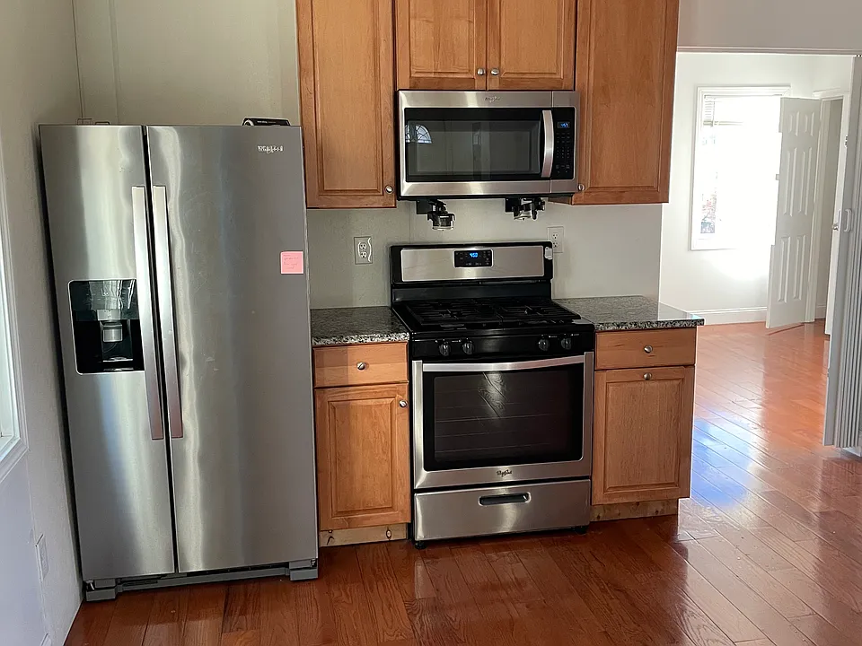 17 1/2 Ward St #4