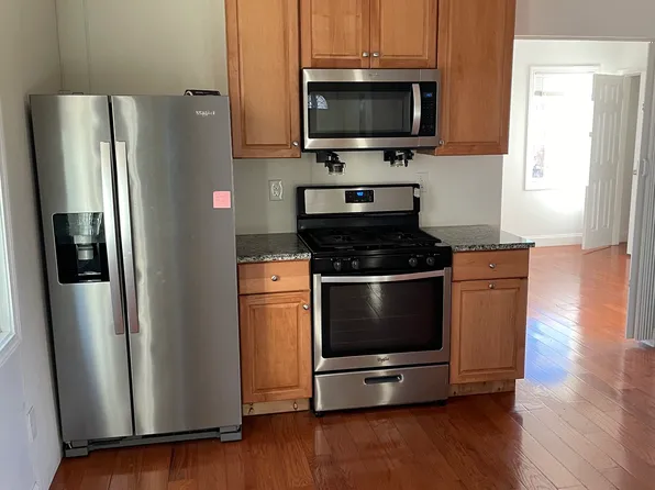 17 1/2 Ward St #4, Worcester, MA 01610