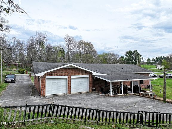 4th image of 460 Meadowbrook Rd