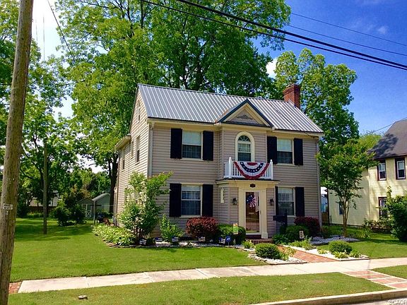3rd image of 302 Cedar St